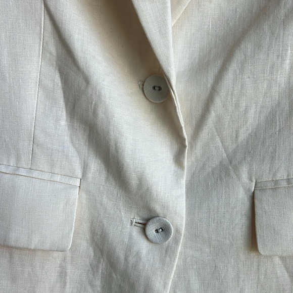 Everlane The Linen Oversized Blazer in Canvas - Picture 9 of 16